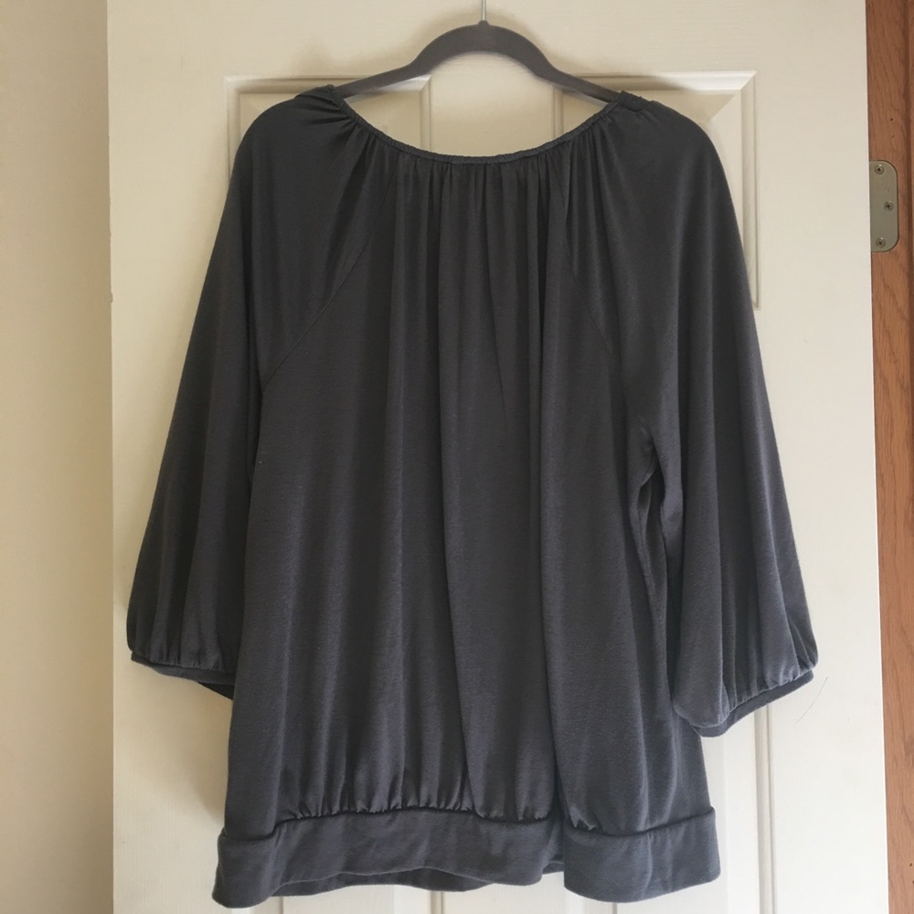 4/$25 Daisy Fuentes 2X gray women’s shirt. - Picture 2 of 6